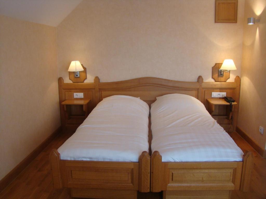 Hotel Restaurant N 4 Martelange Rom bilde